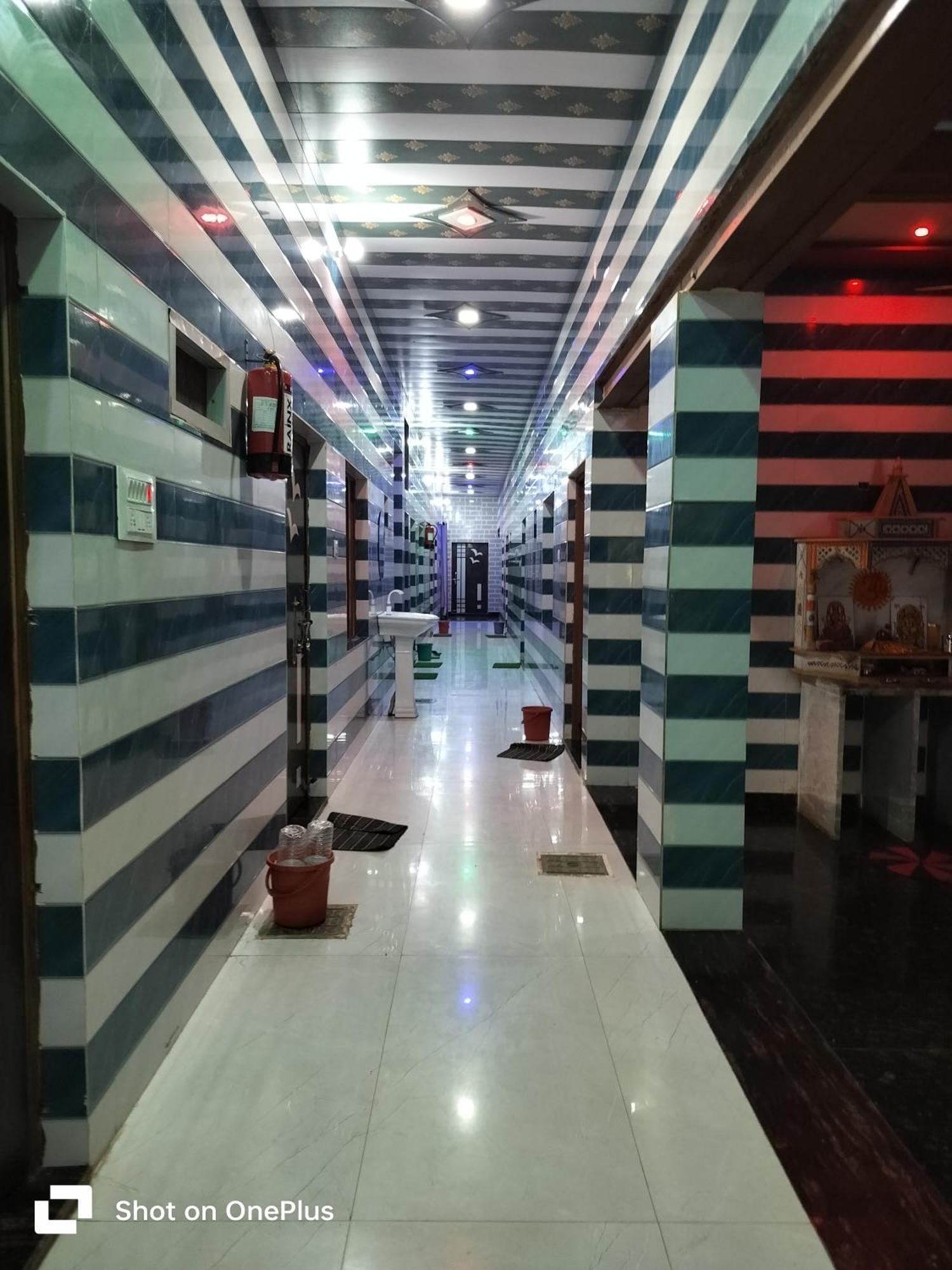 M&S Seva Sadan Hotel Govardhan Luaran gambar